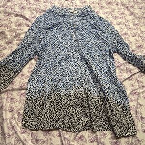 🕸️Liz Claiborne Blue and Black Patterned Blouse